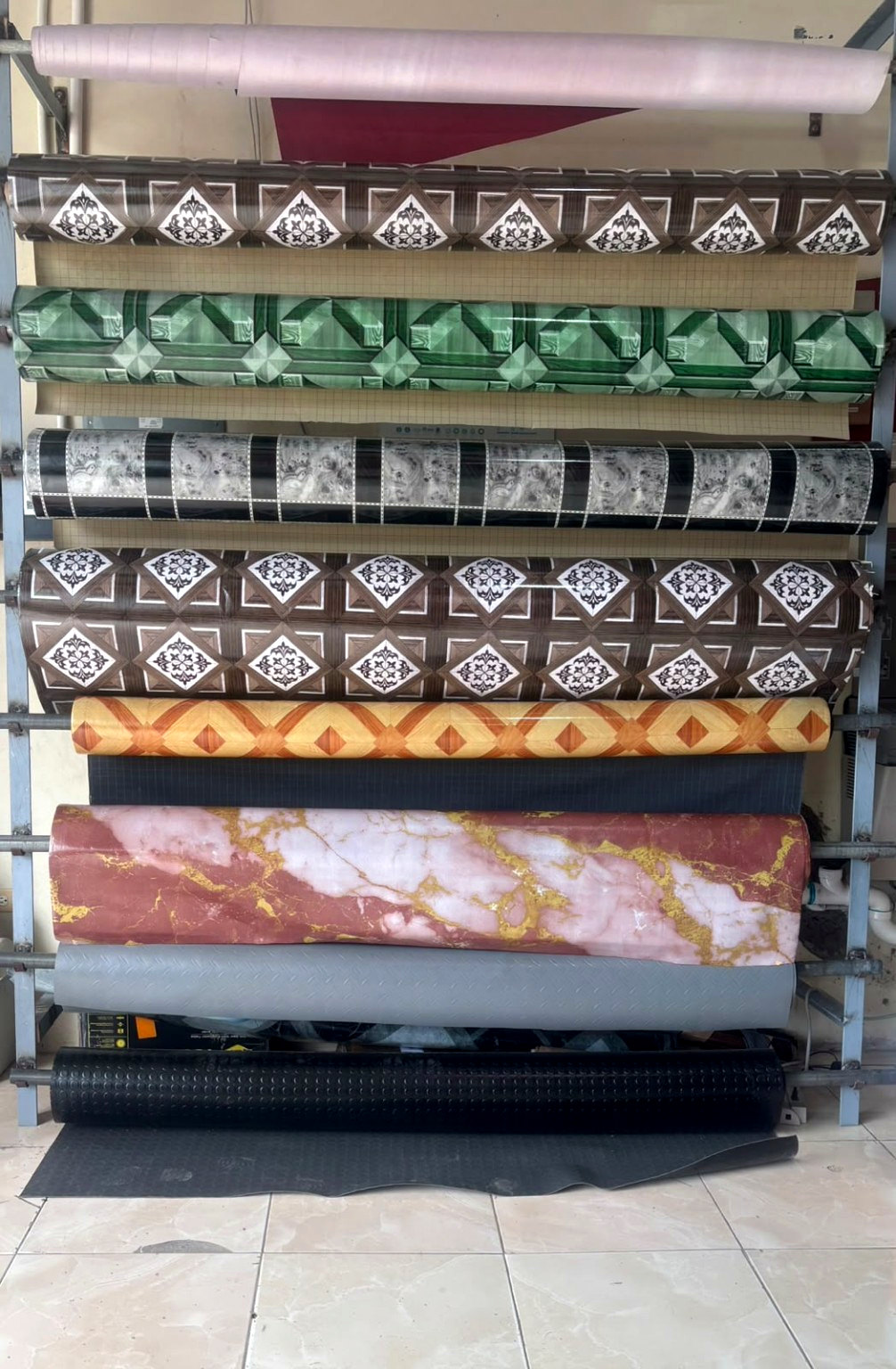 Floor covering rolls in the Speedy Way store